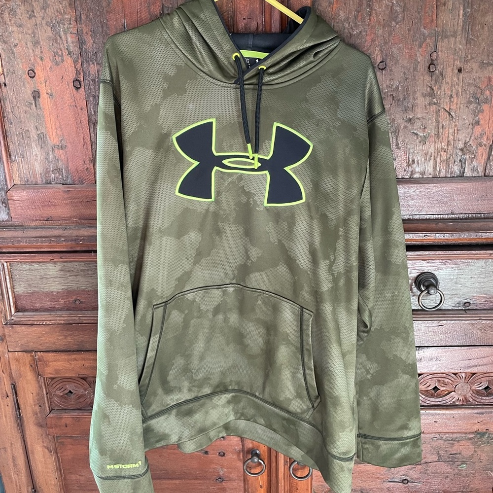 Pullover hoodie